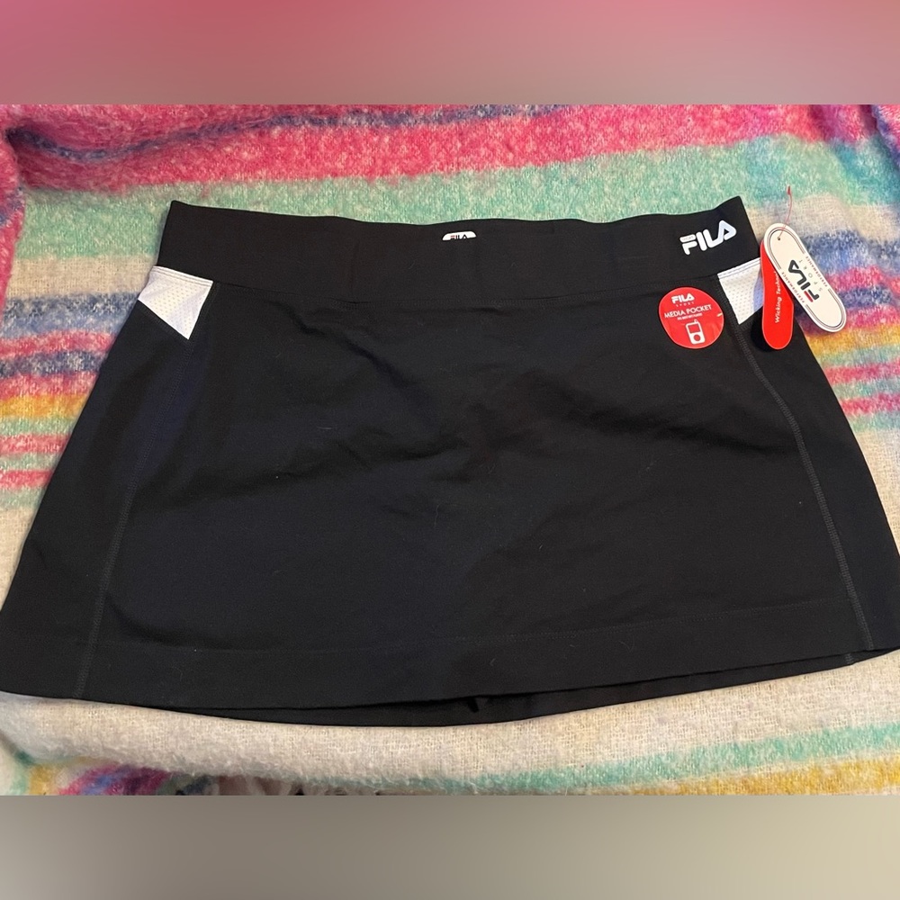 NWT Black and white Fila performance sport skort